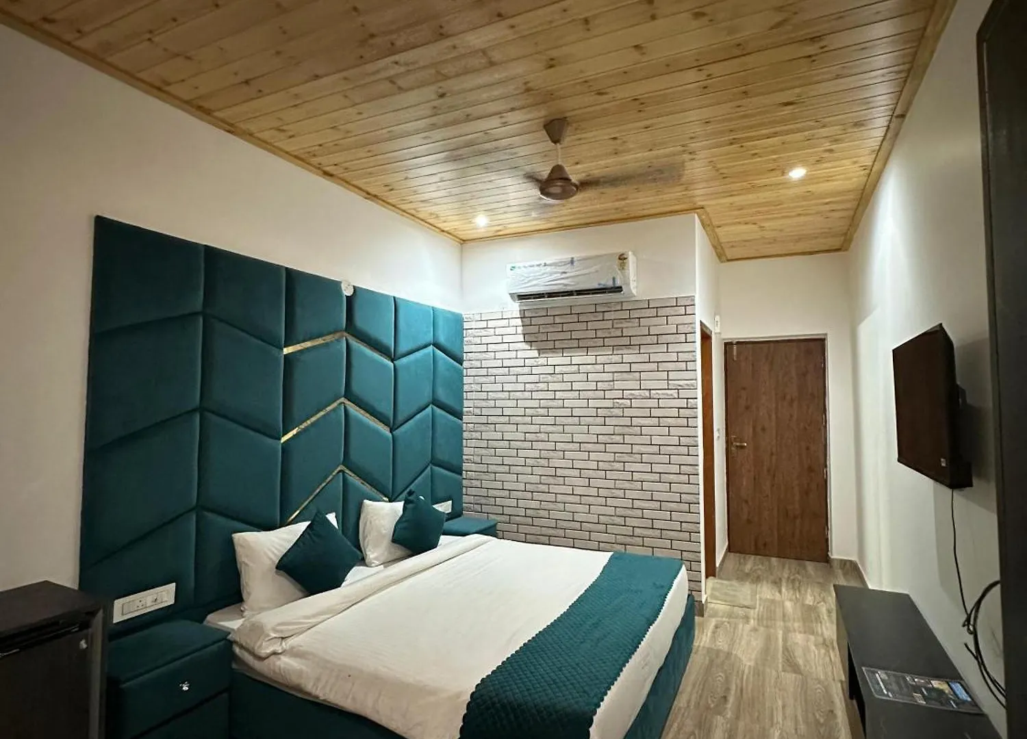 Hotel La Casca Experience Zirakpur