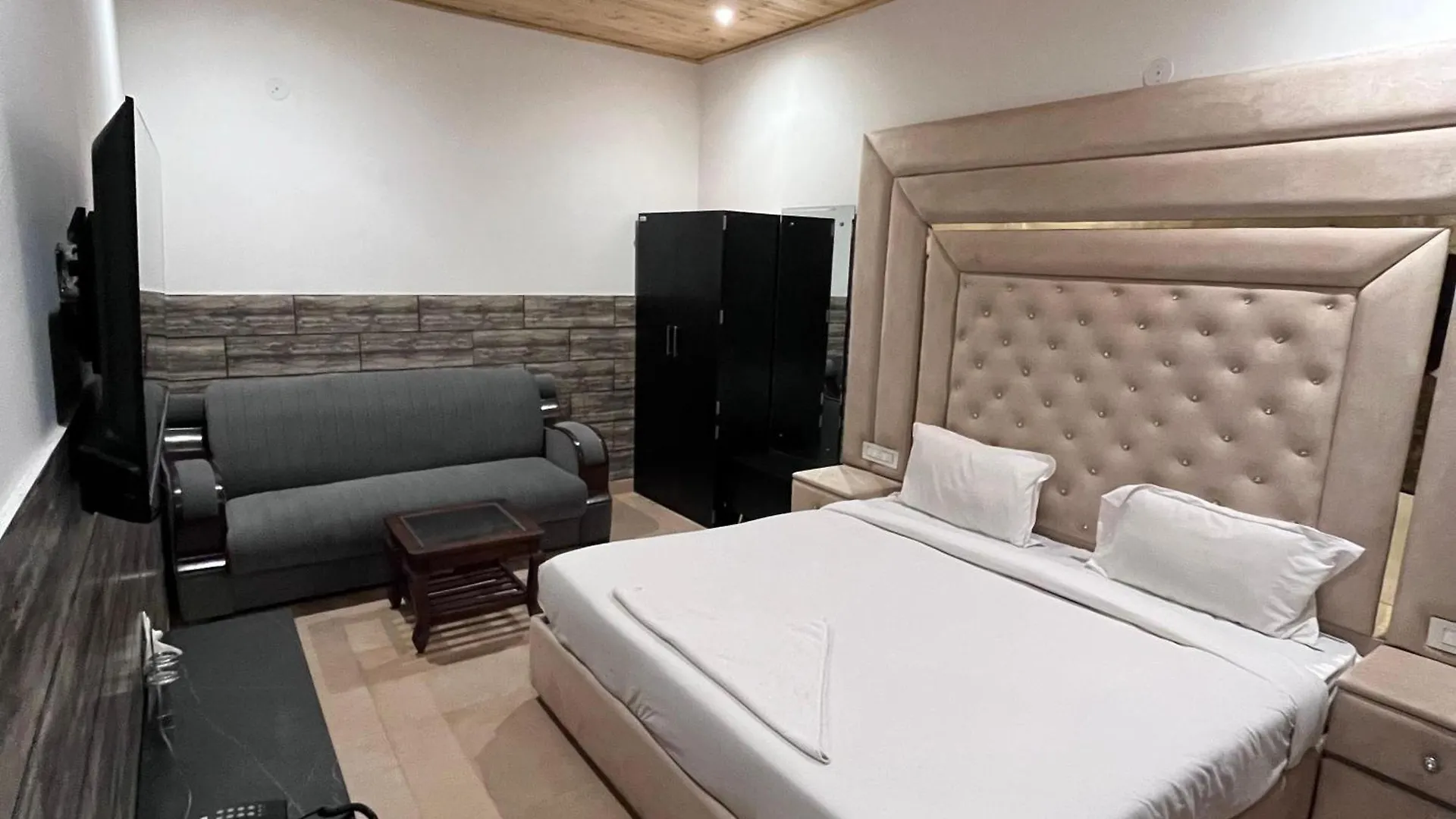Hotel La Casca Experience Zirakpur
